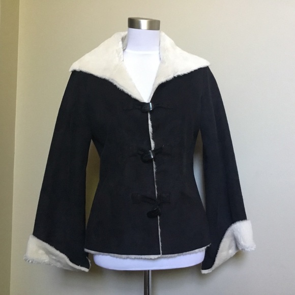 White House Black Market Jackets & Blazers - Vintage WHBM black faux suede & cream Sherpa fur toggle coat jacket S